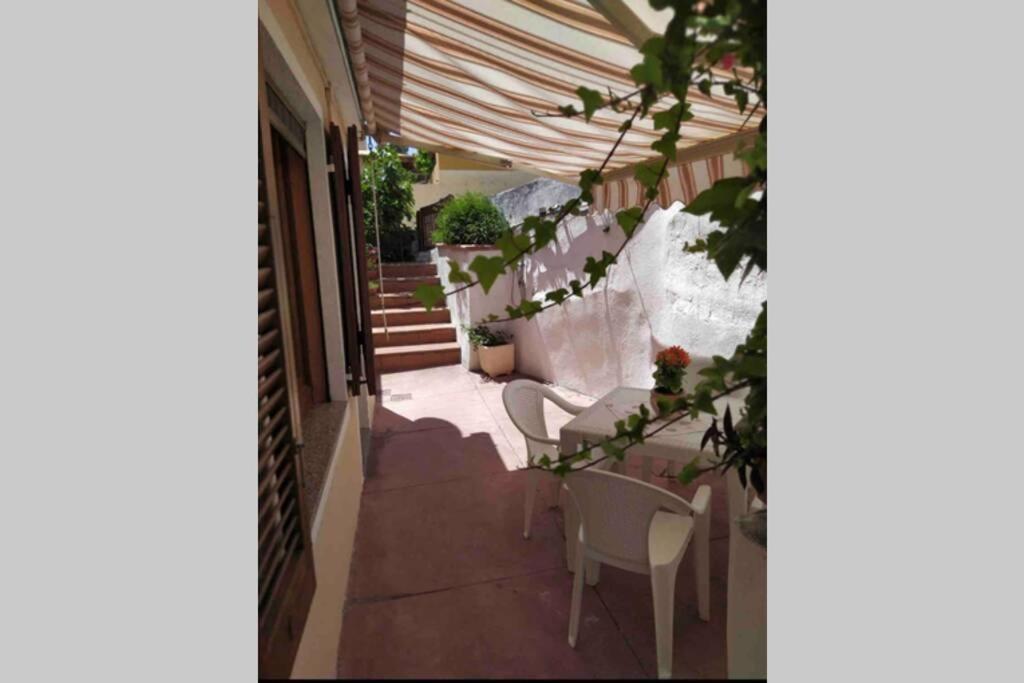 Апартаменти Casa Maddalenina Con Giardino, Vicino Al Mare! Ла-Маддалена Екстер'єр фото